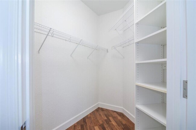 Building Photo - 2519 Bay Pointe Ct