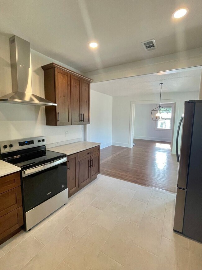 Building Photo - Renovated 2 bedroom 1 bathroom with office space Baldwin Park