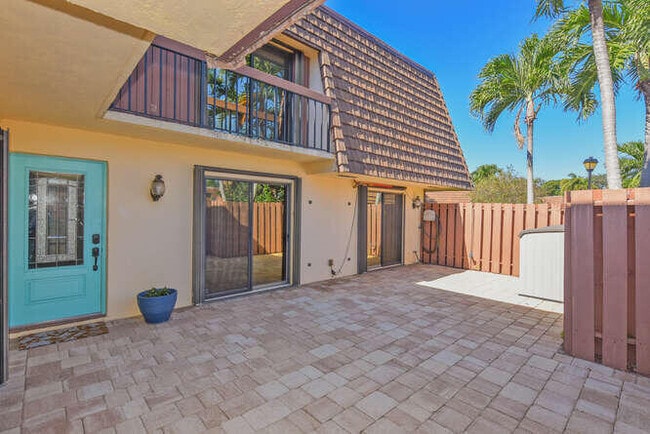 Building Photo - 11 Atrium Cir