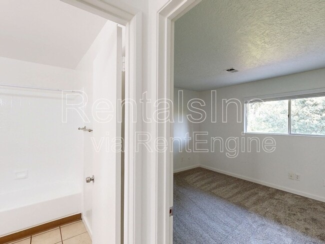 Building Photo - 18219 Happy Ln