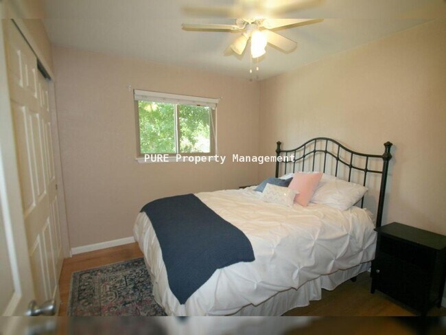 Building Photo - 3 Bed/2 Bath Ranch Home on Large Lot with Oversized Garage