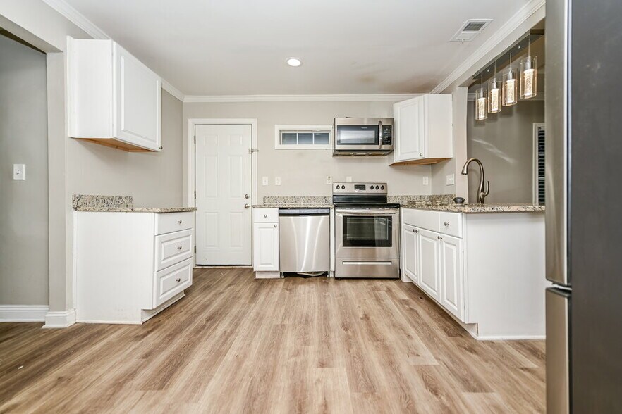 Building Photo - 1315 Dorsey St SW