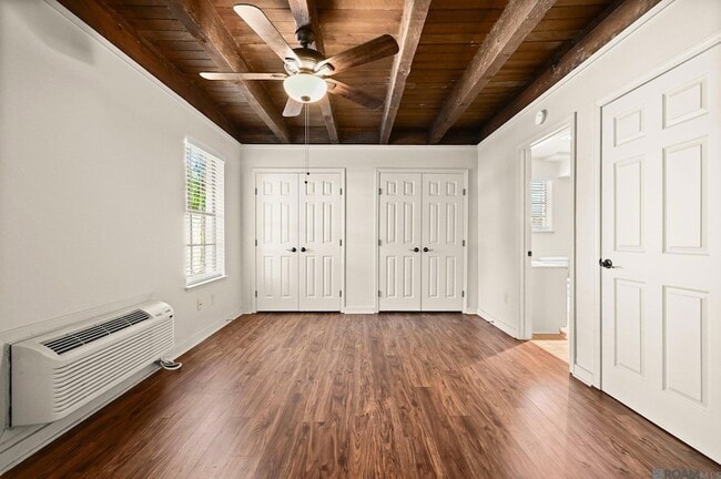 Building Photo - 2963 Greenwood Dr