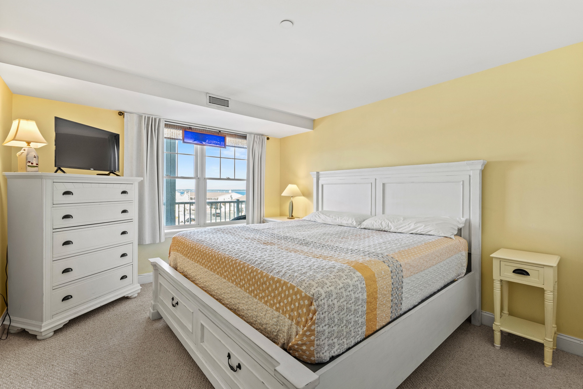 Building Photo - 1 E Grand Ave