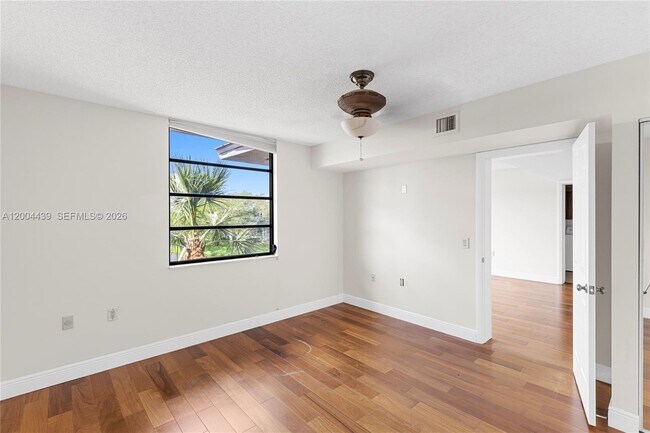 Building Photo - 1524 Whitehall Dr