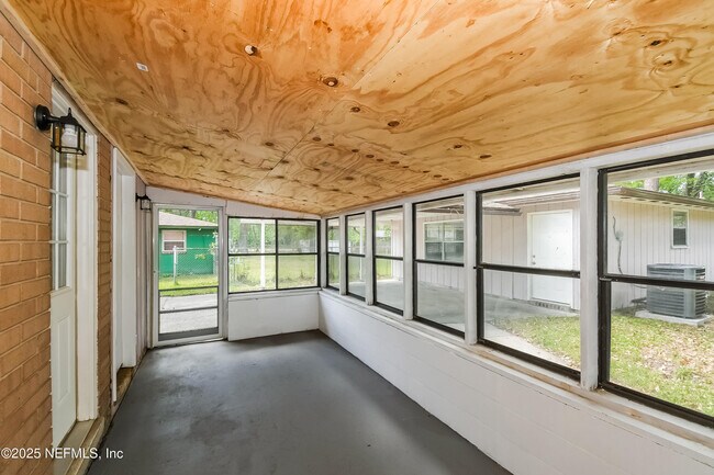 Building Photo - 10632 Pinholster Rd
