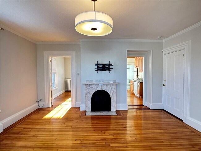 Building Photo - 5 Record St