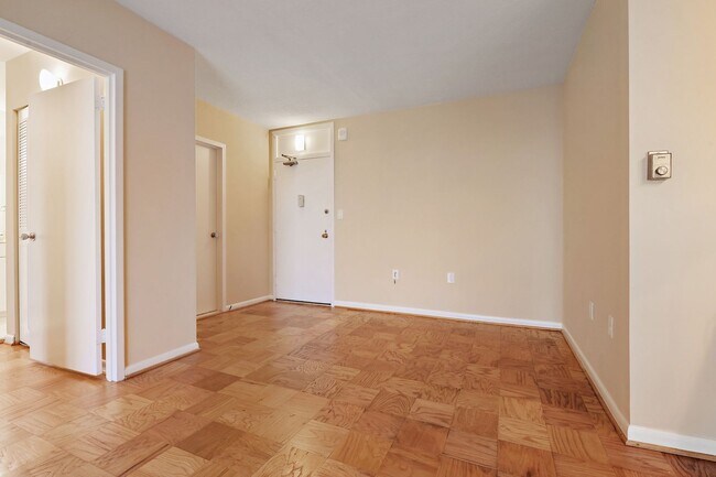 Building Photo - Spacious, and Sunlit 1 BD/1 BA Condo w/Reserved Garage Parking and Utilities Included in Chevy Ch...