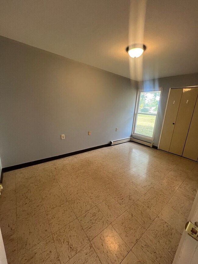 Building Photo - 103 Chestnut St