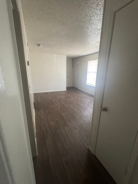 Building Photo - 3023 Bernice St