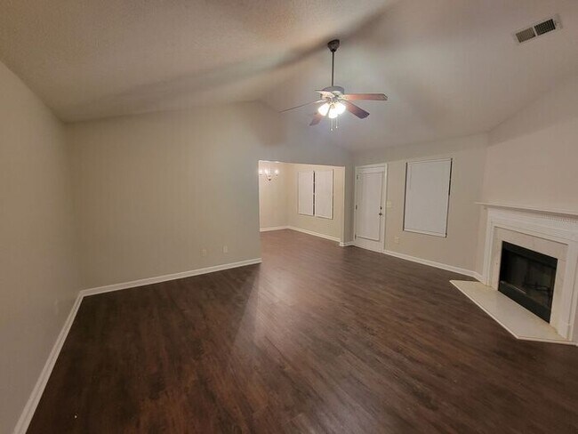 Building Photo - Renovated 3BR 2BA Home w/ 2-Car Garage • Updated Kitchen • Large Garden Tub in Griffin