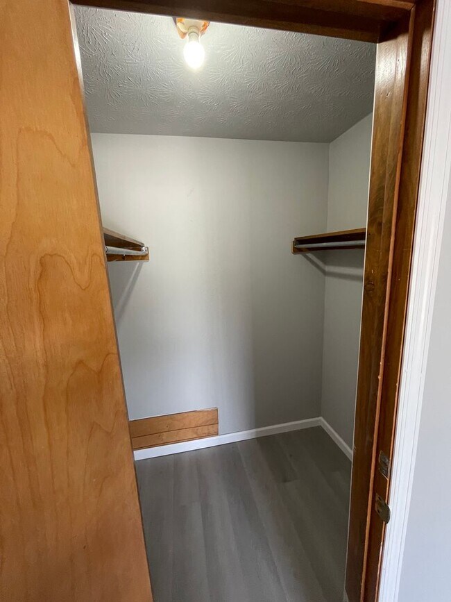 Building Photo - (22) 98-100 Woodruff Avenue