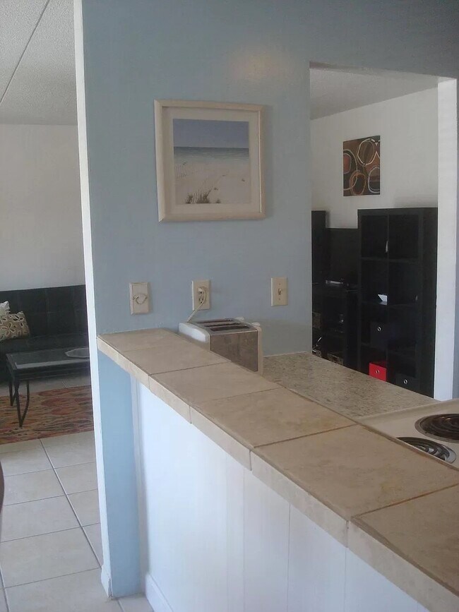 Kitchen - 415 N Halifax Ave