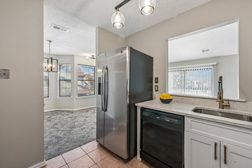 Building Photo - 3015 Lighthouse Ln