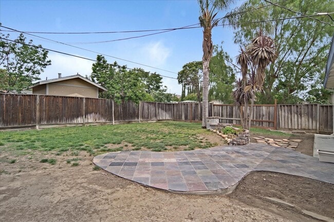 Building Photo - 10082 Endfield Way