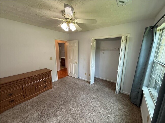 Building Photo - 3897 Saddlecreek Dr