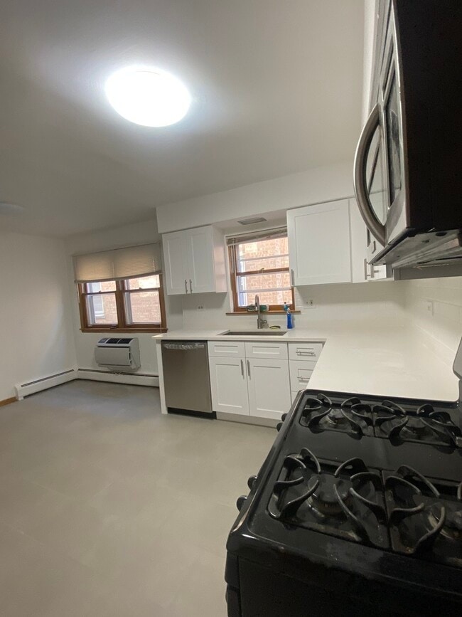Building Photo - 5230 N Delphia Ave