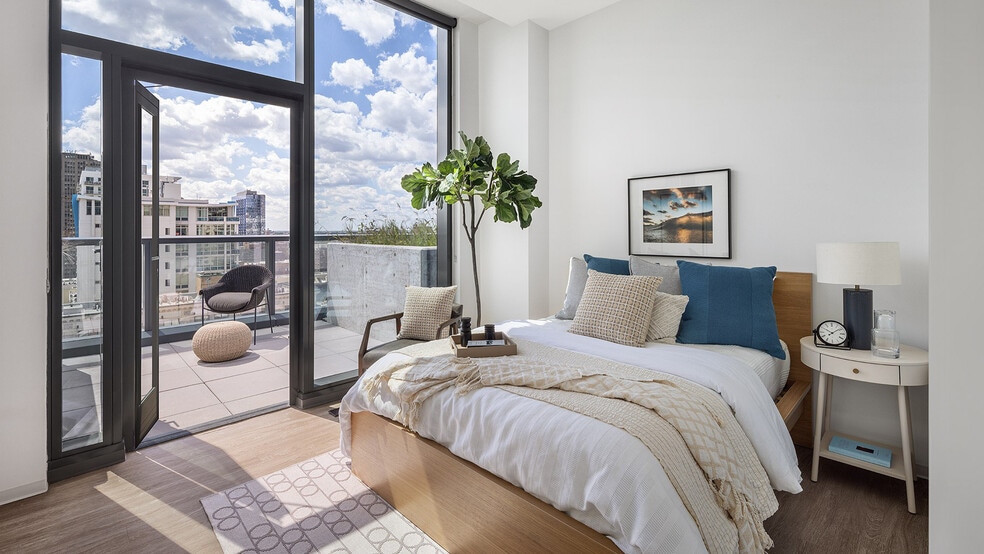 Building Photo - 1619 S Michigan Ave