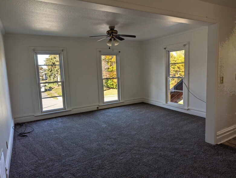 Building Photo - 709 E 2nd St