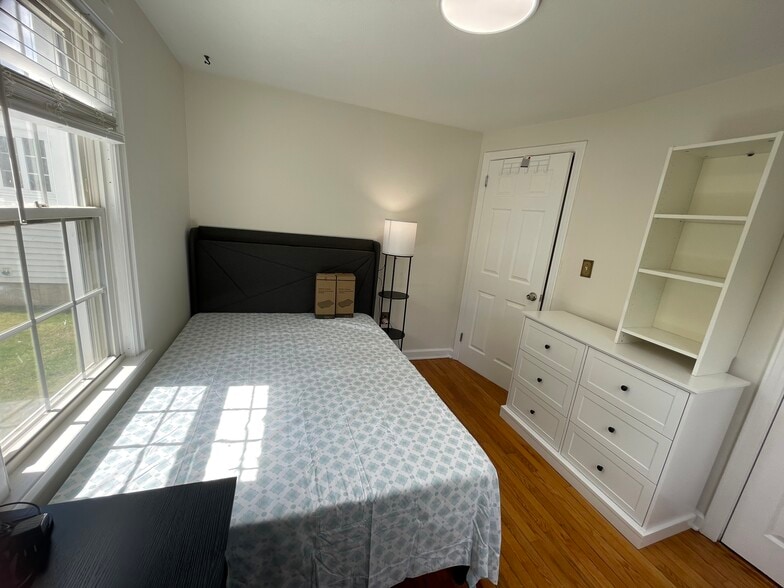 Building Photo - 349 Quinnipiac Ave