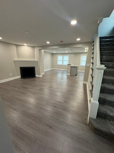 Building Photo - 3333 Dolfield Ave