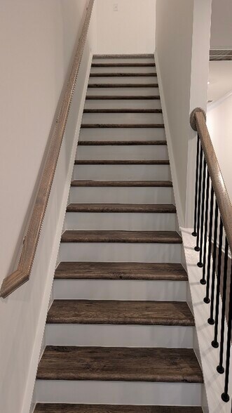 Building Photo - 3111 Vitner Dr