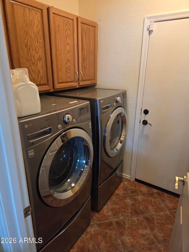 Building Photo - 7809 S 18th Way