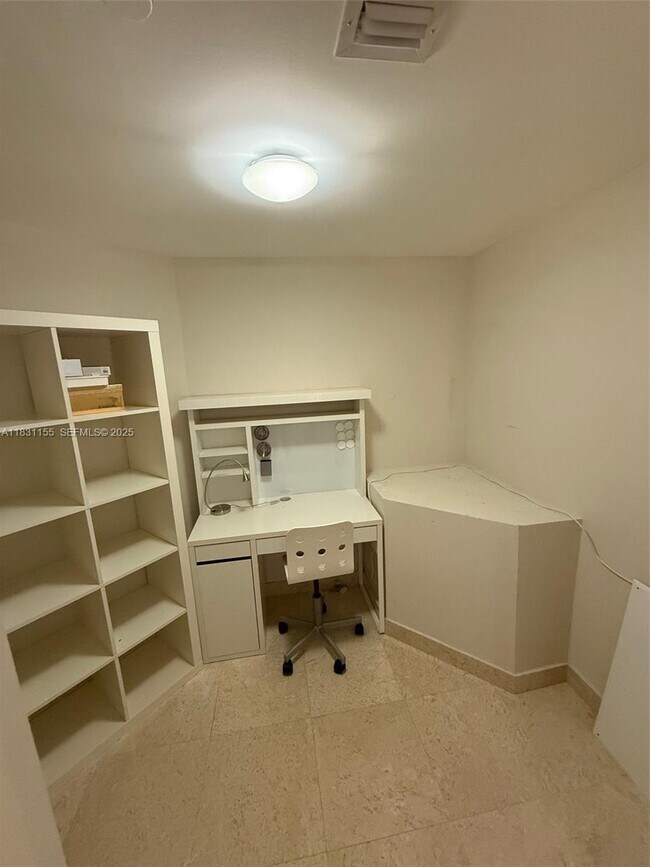 Building Photo - 350 S Miami Ave