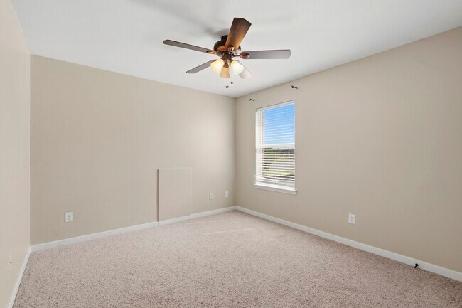 Building Photo - 25907 Foxrun Vista Dr