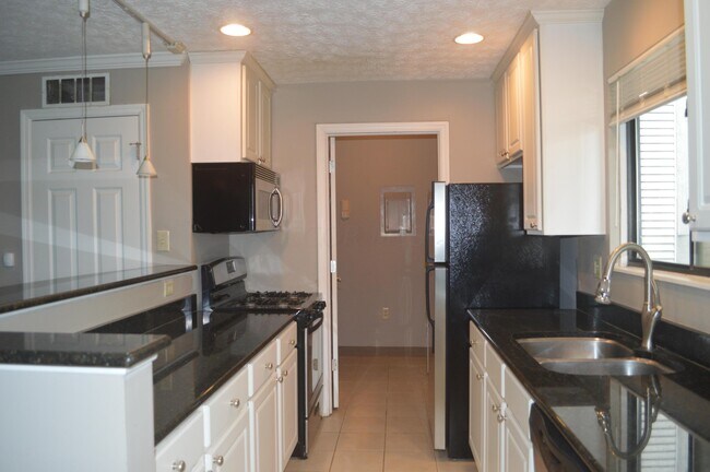 Building Photo - 2744 Greystone Dr