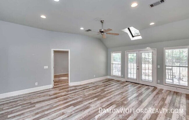 Building Photo - 124 Raintree Rd