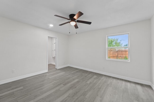 Building Photo - 1615 Hiller St