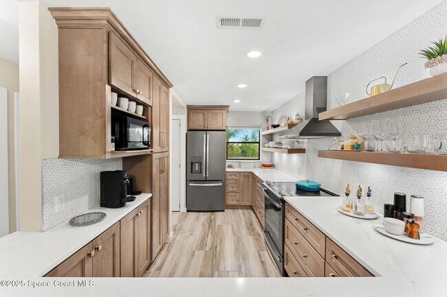 Building Photo - 2160 N Hwy A1A