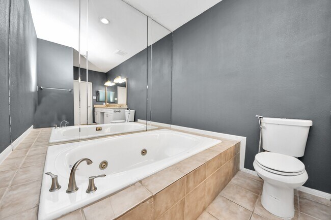 Building Photo - 2874 Holly Hall St