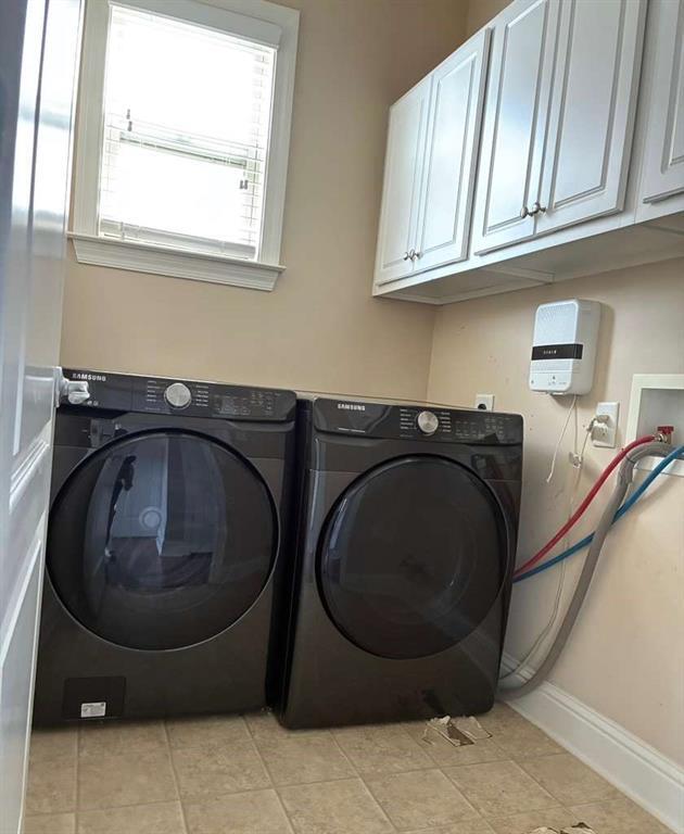 Building Photo - 1880 Manor View