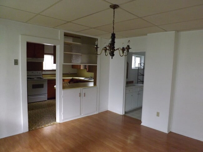 Building Photo - 3 Bedroom 2 Bath House with an office