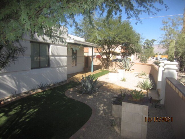 Building Photo - AMAZING 3 BED.  2 BA. ART DECO HOME WAS FULLY REMODELED IN 2021