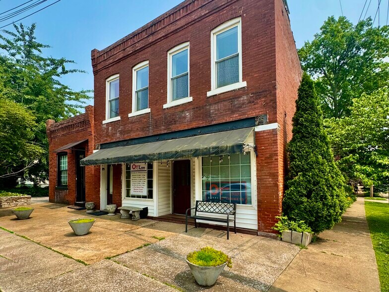 Primary Photo - 3544 Oxford Blvd