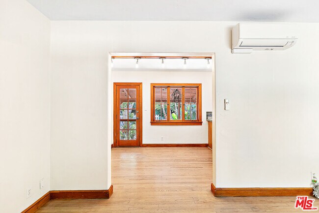 Building Photo - 4171 Kraft Ave