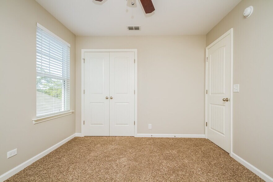 Building Photo - 2627 Salem Glen Xing