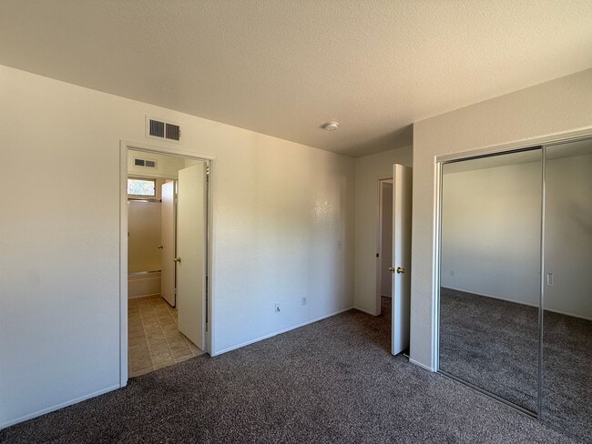 Building Photo - Beautiful 3B/2.5BA Home in Mira Mesa for R...