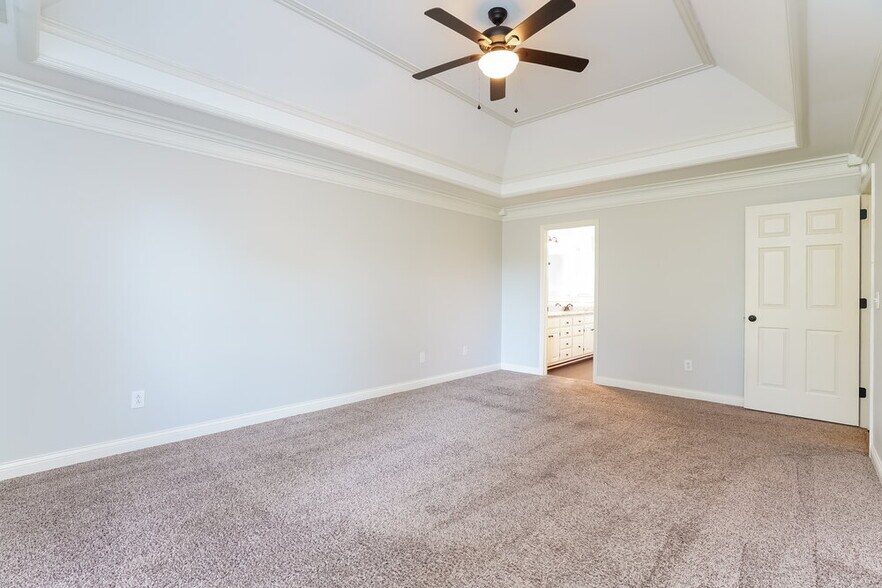 Building Photo - 104 Luna Ln
