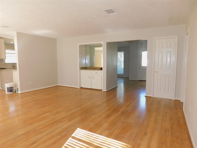 Building Photo - 11430 Sagemeadow Ln