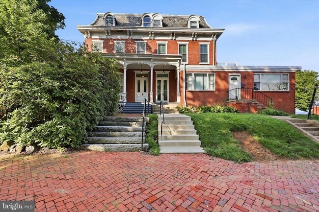Building Photo - 1412 Delaware Ave