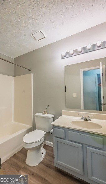 Building Photo - 2100 Whitebluff Way