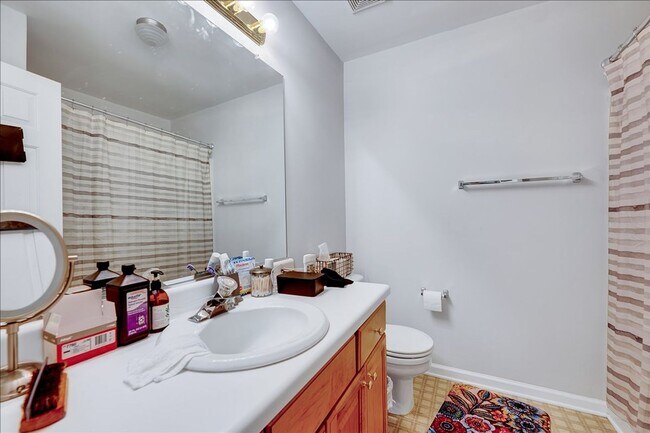 Building Photo - 2BR/2.5BA Clayton Townhouse