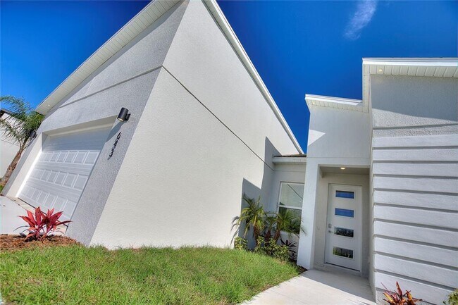Building Photo - 643 James Ct