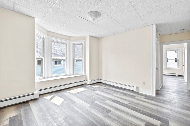 Building Photo - 7 Grove St