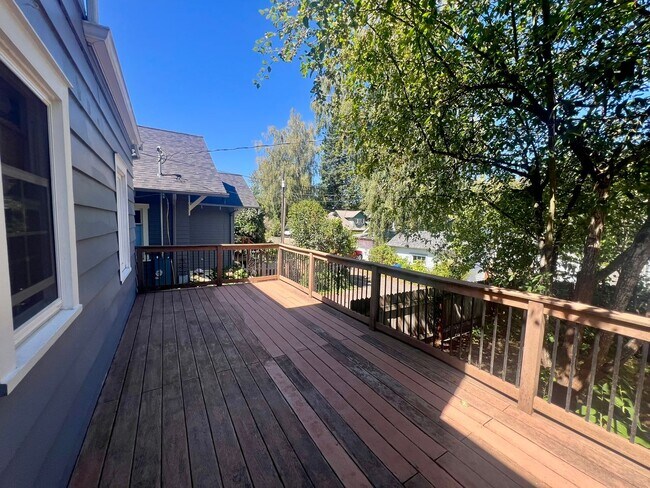 Building Photo - Updated 1920s 4BD