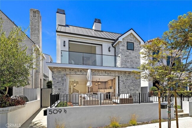 Building Photo - 509 Carnation Ave